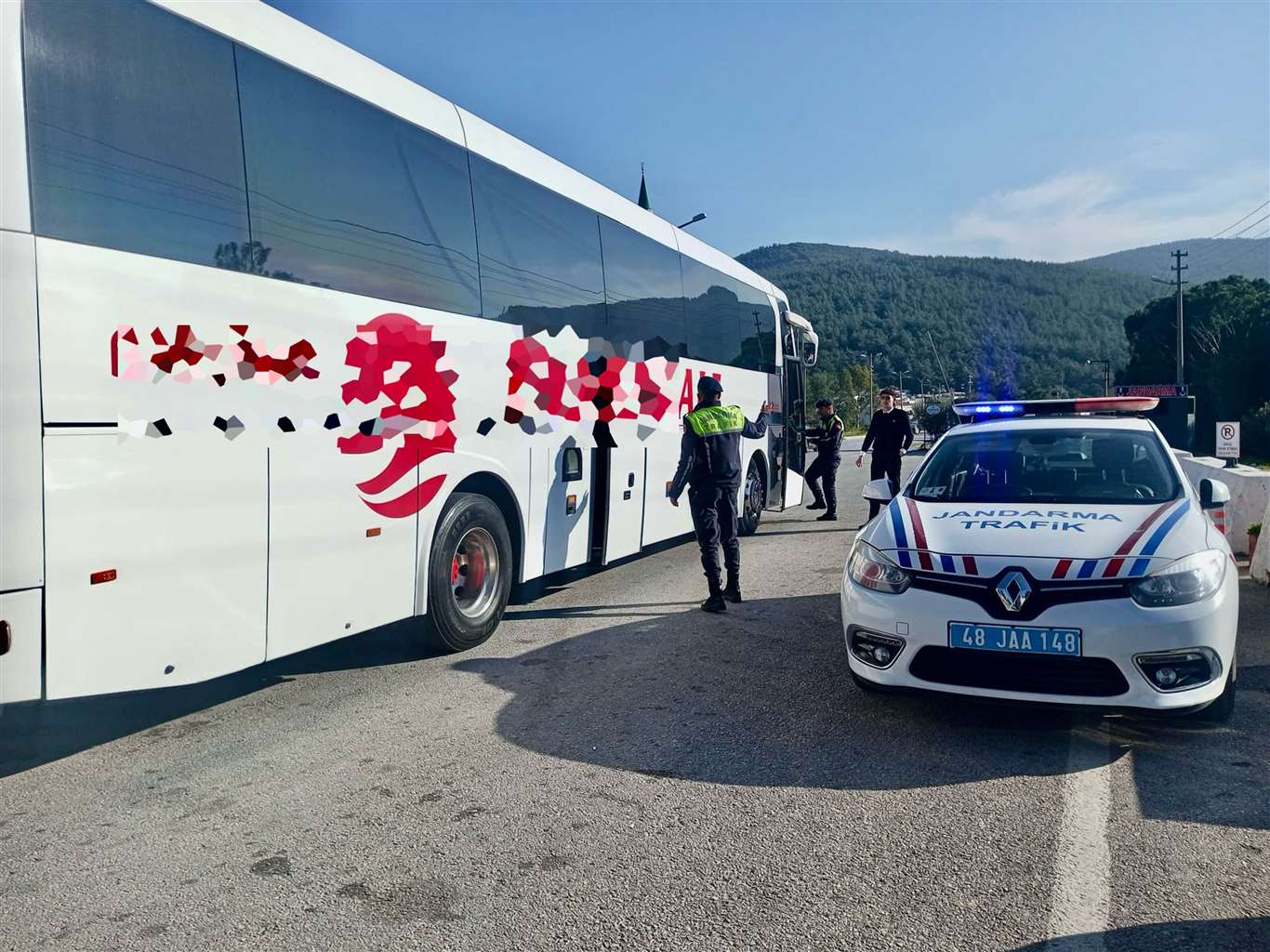             Jandarmadan trafik denetimleri: 234 araç men edildi haberi